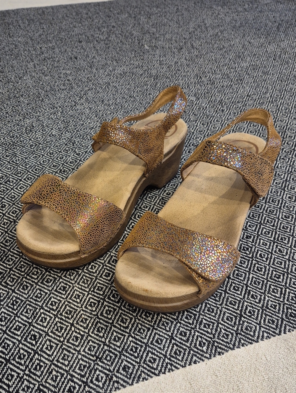 Dansko Metallic Strap Sandals Size 8.5 (39)